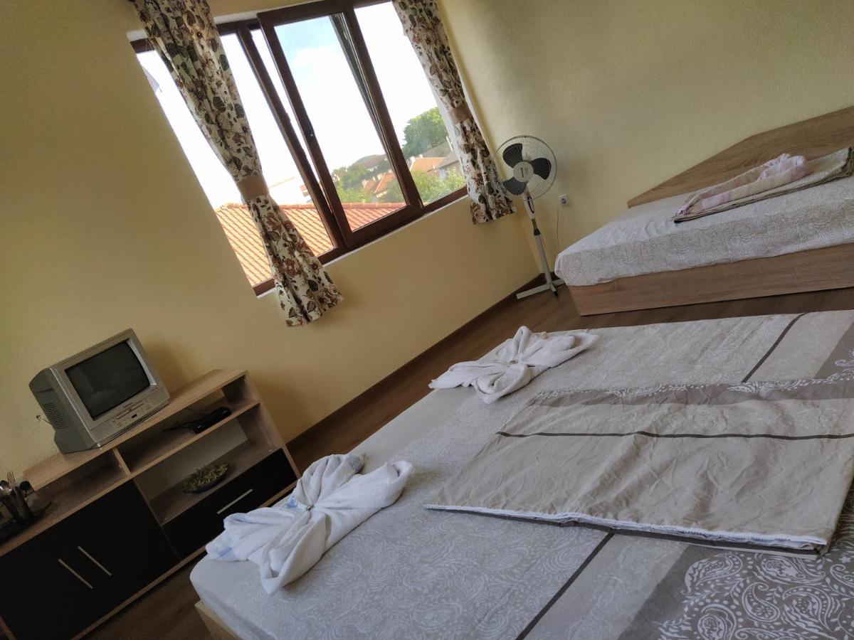 Guest House Proynovi Kalofer Eksteriør bilde