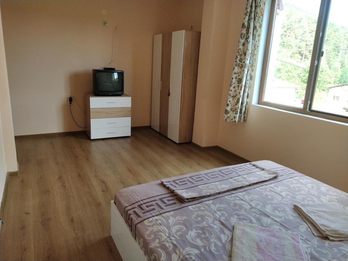 Guest House Proynovi Kalofer Eksteriør bilde