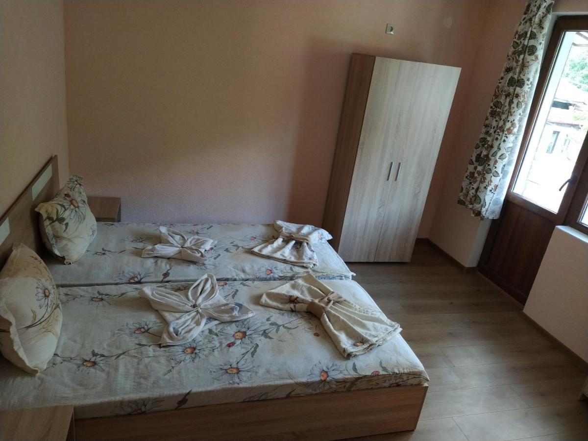 Guest House Proynovi Kalofer Eksteriør bilde