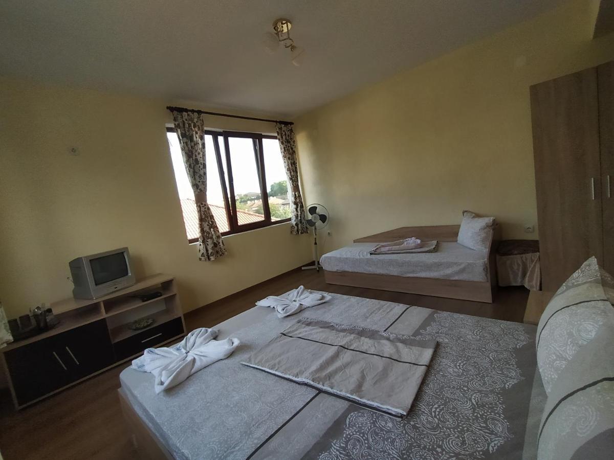 Guest House Proynovi Kalofer Eksteriør bilde