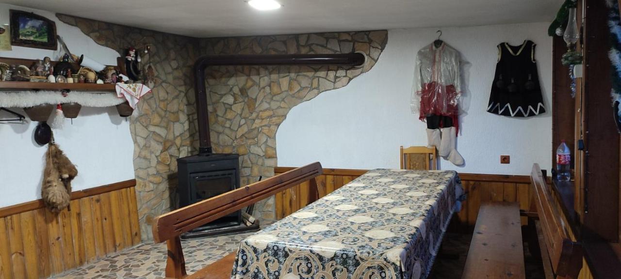 Guest House Proynovi Kalofer Eksteriør bilde