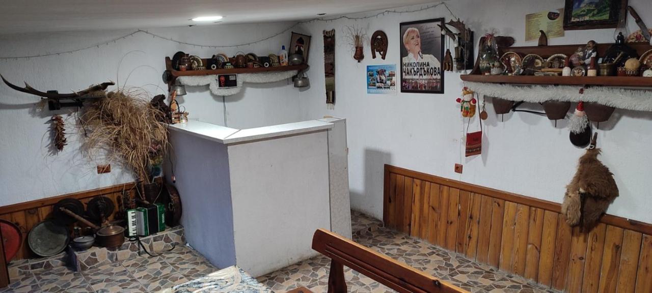 Guest House Proynovi Kalofer Eksteriør bilde