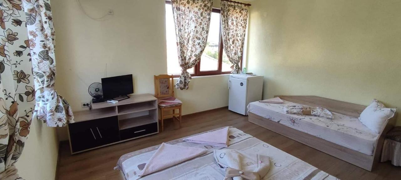 Guest House Proynovi Kalofer Eksteriør bilde