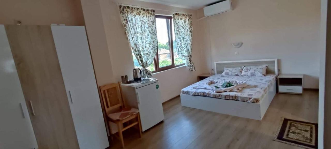 Guest House Proynovi Kalofer Eksteriør bilde
