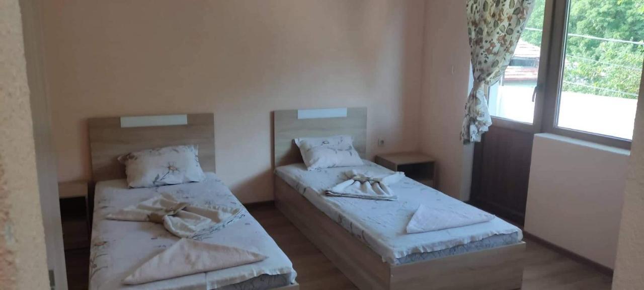 Guest House Proynovi Kalofer Eksteriør bilde