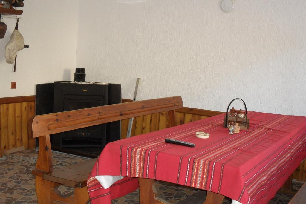 Guest House Proynovi Kalofer Eksteriør bilde
